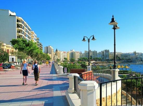 Modern Family Holiday Retreat In Gzira 斯利马 外观 照片