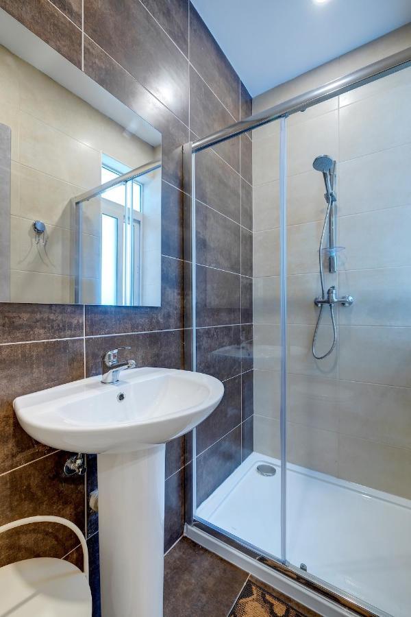 Modern Family Holiday Retreat In Gzira 斯利马 外观 照片